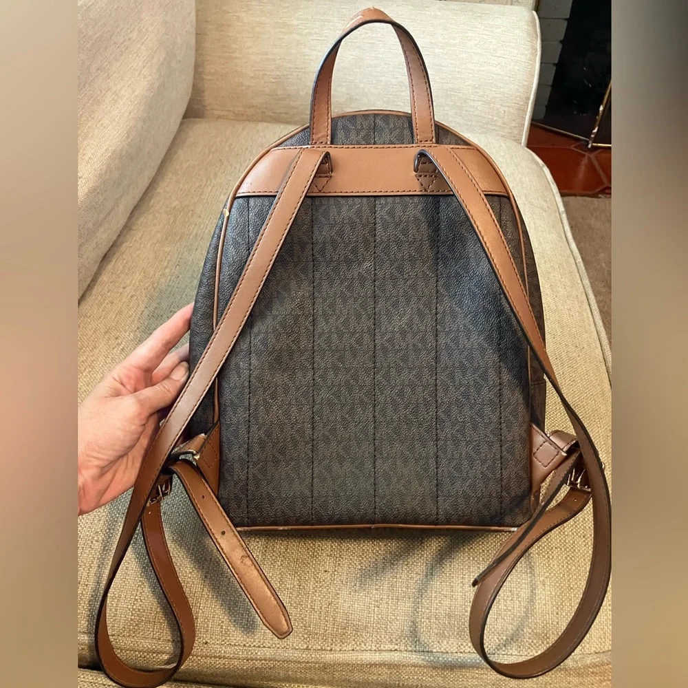Michael kors kenly monogram brown leather backpack - Picture 3 of 10